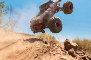 1/10 QUAKE 223S DSC 2WD RTR Brushless Monster Truck