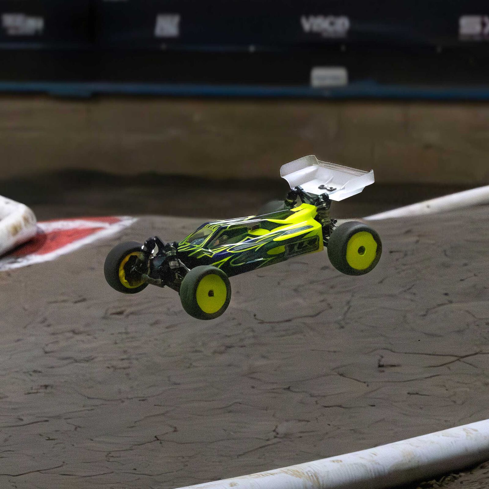 1/10 Team Losi Racing 22X-4 2.0, Dirt/Clay Race Kit - Image 4