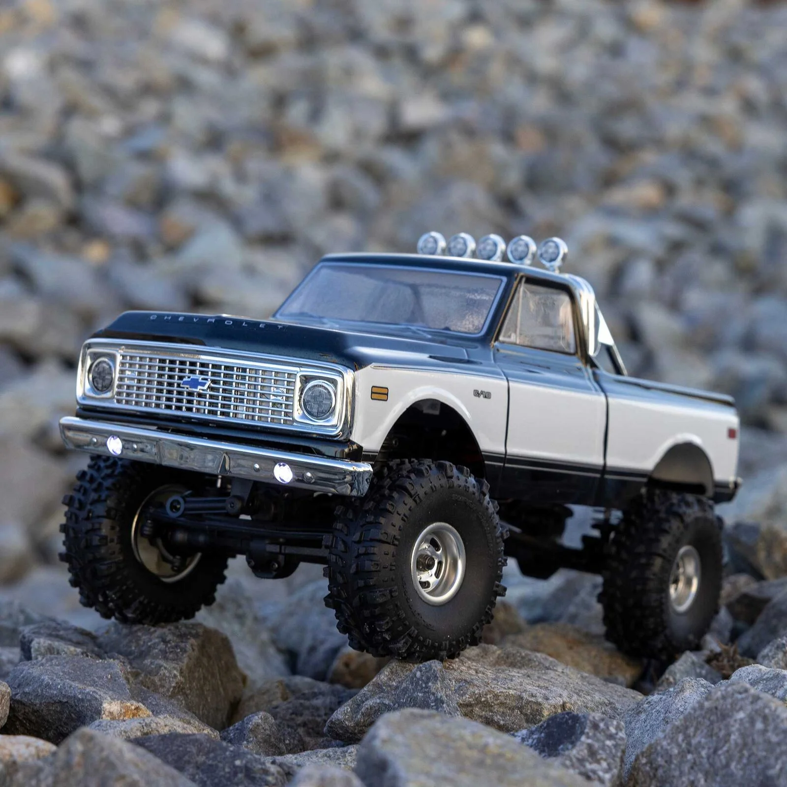 1/24 Axial SCX24 1967-1972 Chevrolet C10 - Image 2